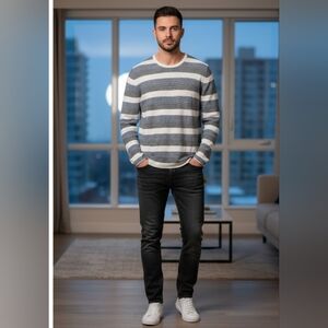 Zara Men's Crewneck Sweater in Navy and Cream Stripes